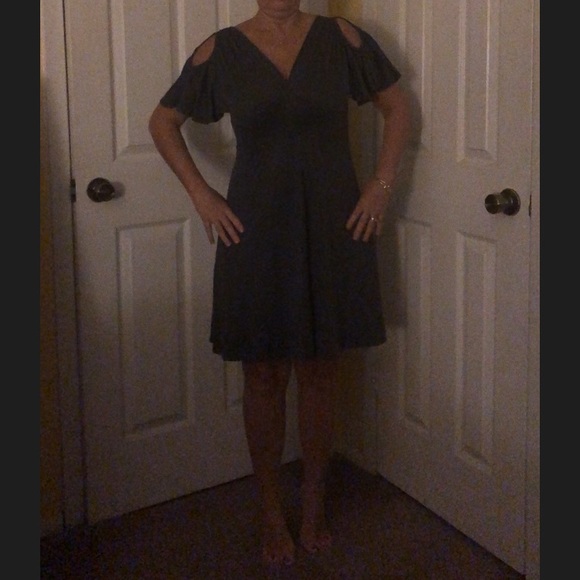 ❤️ 5/$25 Soprano Cold Shoulder Cotton Tee Dress - Picture 6 of 6